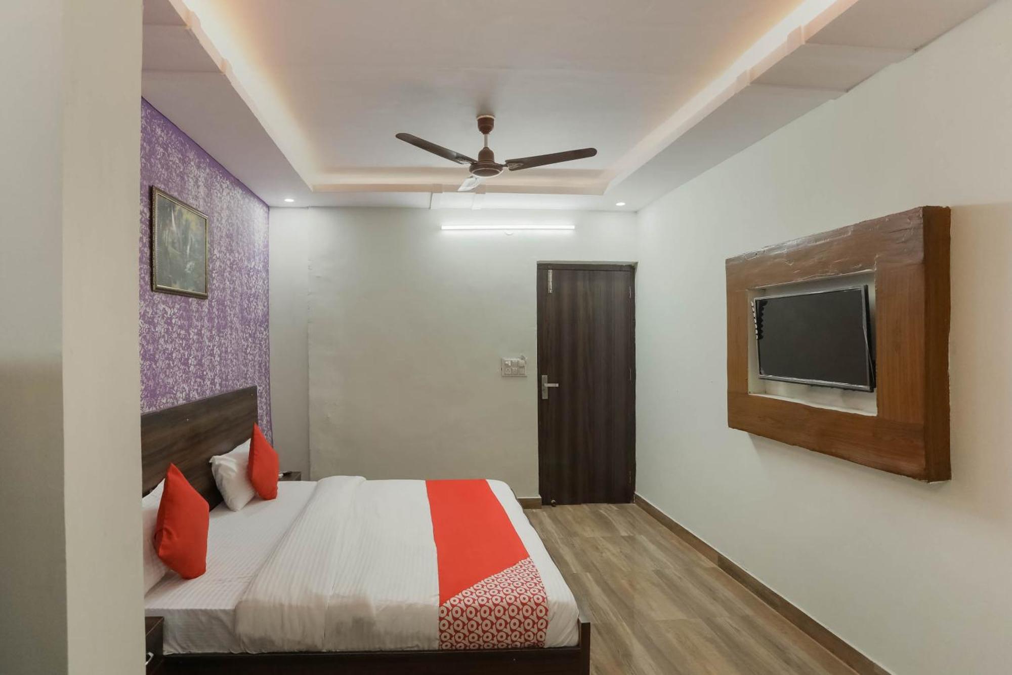 Hotel O Red Velvet Rooms & Banquet Фаридабад Экстерьер фото